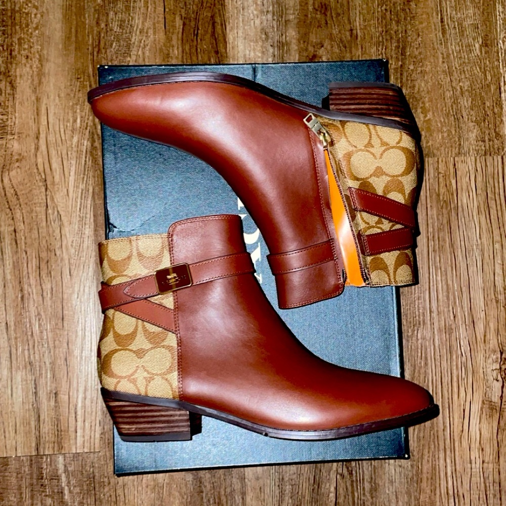 Coach Dean LTR-SIG Boots
-$250 on official store
-Very Negotiable
-Never worn